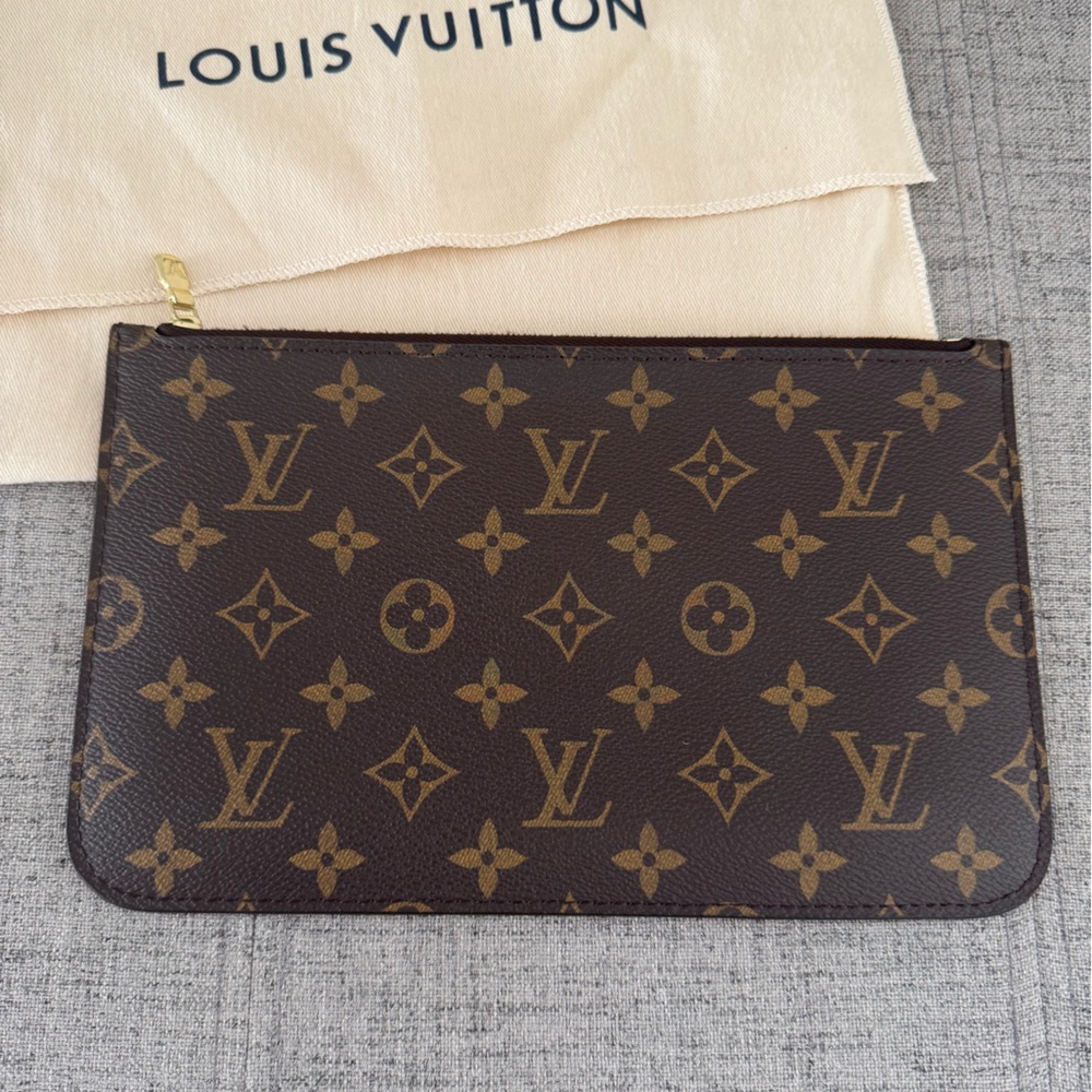 SOLD LV Neverfull pouch in monogram